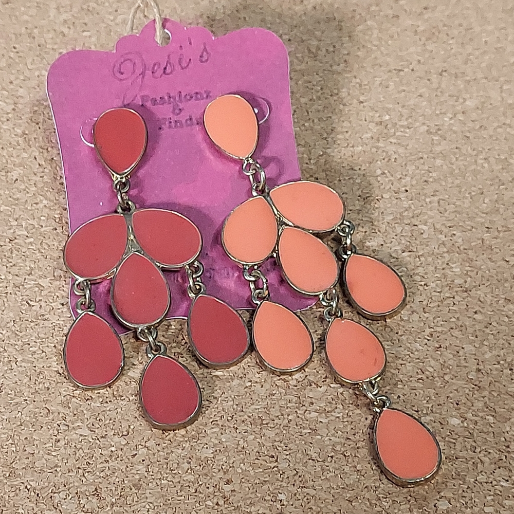 E2796 MisMatch Goldtone Teardrop Earrings